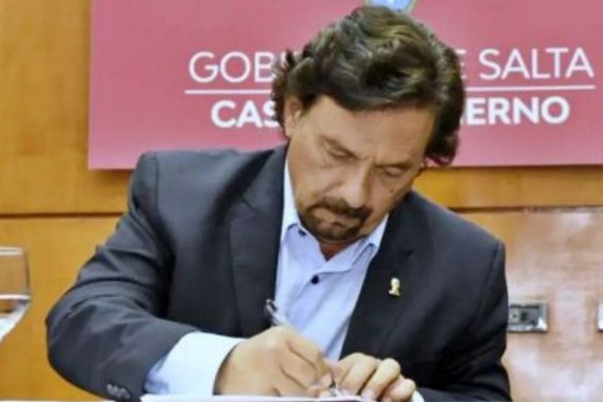 El gobernador de Salta Gustavo Sáenz firmó el decreto de necesidad y urgencia