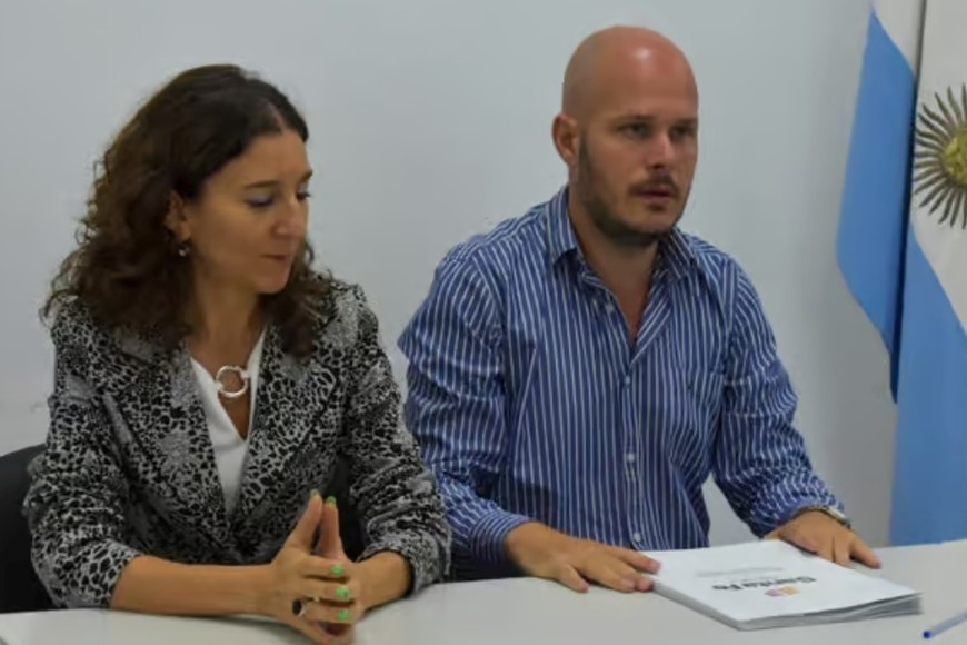 La senadora departamental junto a Roberto Verge, delegado de la Región Venado Tuerto.