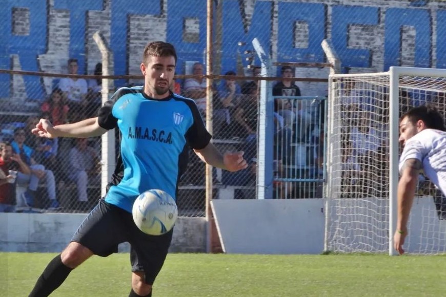Flavio Presser. El defensor de Humberto recibió un fuerte golpe en su cabeza producto de un choque con un rival y su estado de salud es delicado.