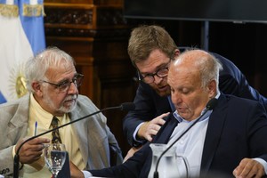 Desde la oposición denuncian que el accionar legislativo esconde un blindaje para la vicepresidente y titular del Senado, quien se encuentra contra las cuerdas para habilitar la discusión del DNU en el recinto. Foto: NA.