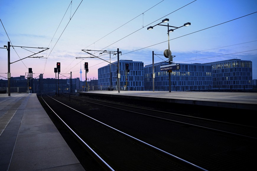 A general view of empty tracks at the main train station during a nationwide strike called by Germany's train drivers union GDL over wage increases, in Berlin, Germany, March 7, 2024. REUTERS/Annegret Hilse
