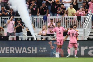 Messi y Suárez buscarán una victoria que los deje bien posicionados para el partido de vuelta. Crédito: Reuters