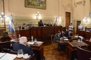 Al finalizar la sesión del jueves, el presidente provisional del Senado, Felipe Michlig, ocupó la Presidencia y dirigió el debate.