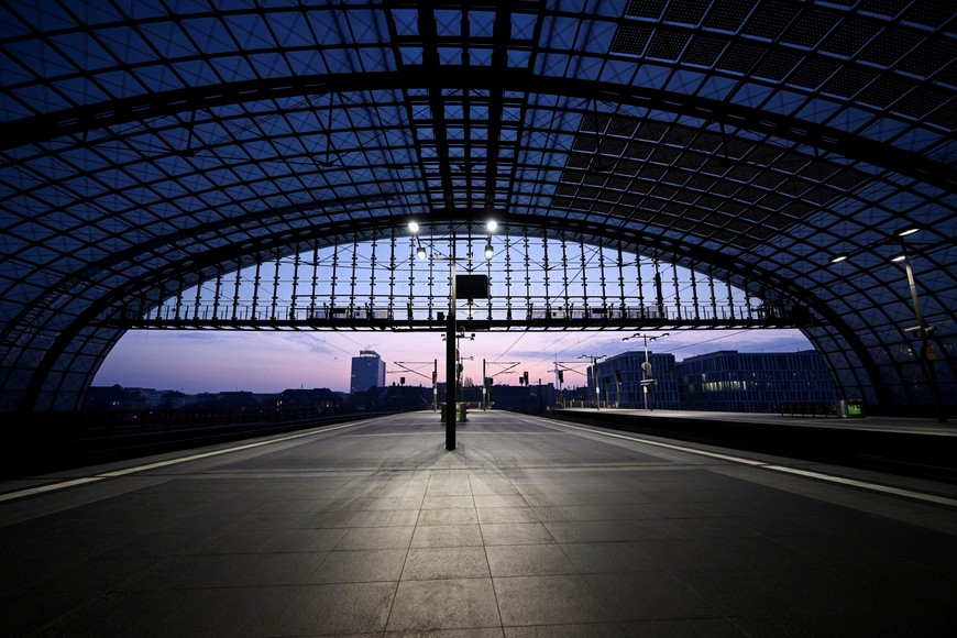 A general view of empty tracks at the main train station during a nationwide strike called by Germany's train drivers union GDL over wage increases, in Berlin, Germany, March 7, 2024. REUTERS/Annegret Hilse