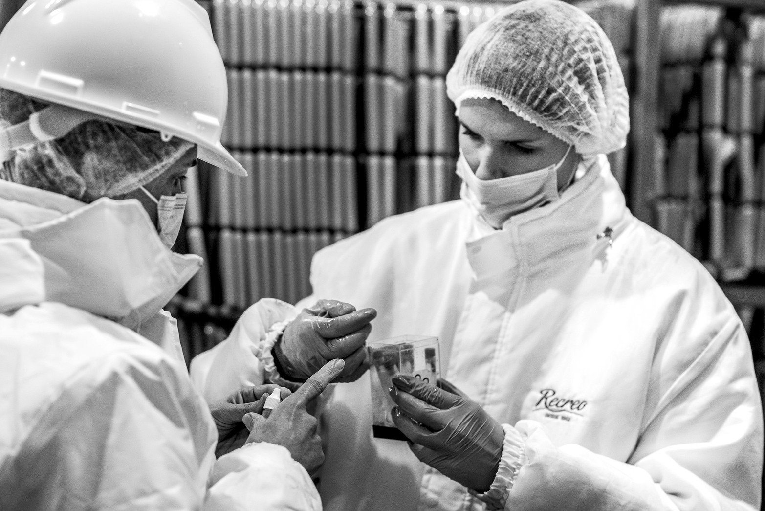 Mujeres en la industria santafesina.