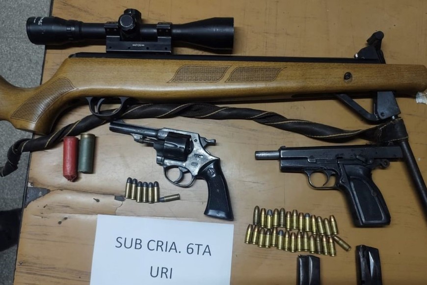 Parte del armamento que fue secuestrado. Crédito: El Litoral.