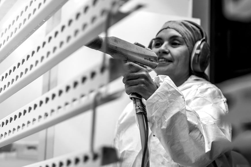 Mujeres en la industria santafesina.