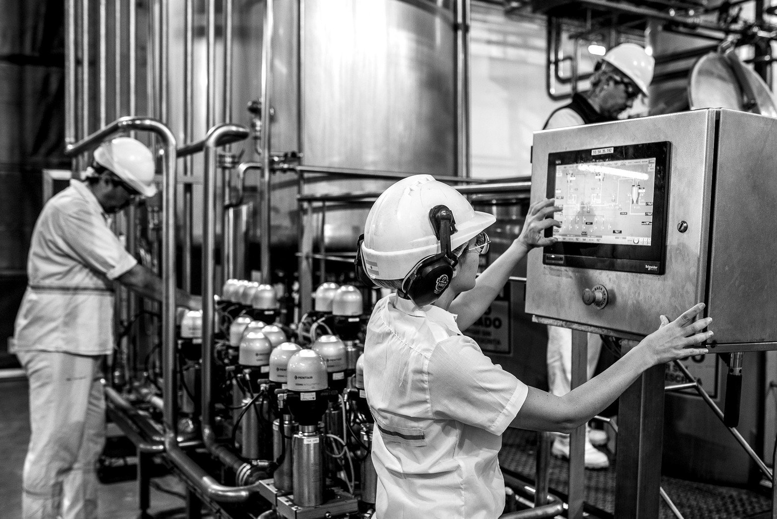 Mujeres en la industria santafesina.