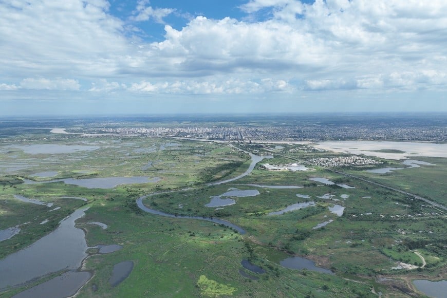 Vista. Panorámica del riacho con el fondo de la ciudad fundada por Garay.

Fernando Nicola.