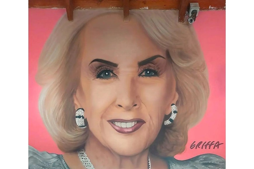 El mural de Rosa María Juana Martínez Suárez??, ?más conocida por Mirtha Legrand fue plasmado en la terminal de colectivos.