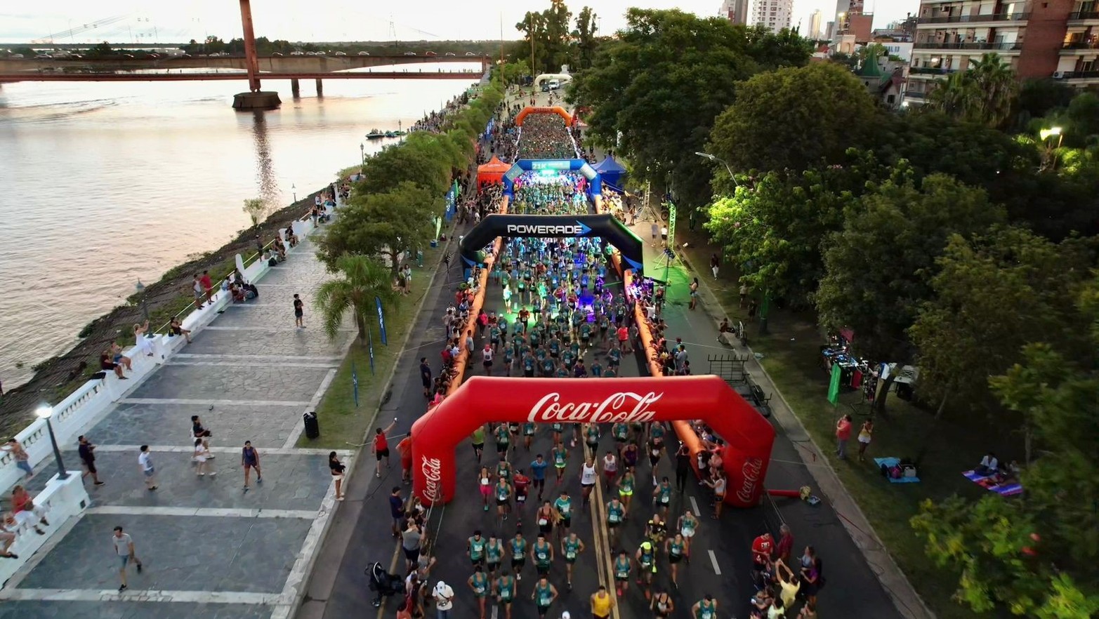 Maratón en la noche santafesina