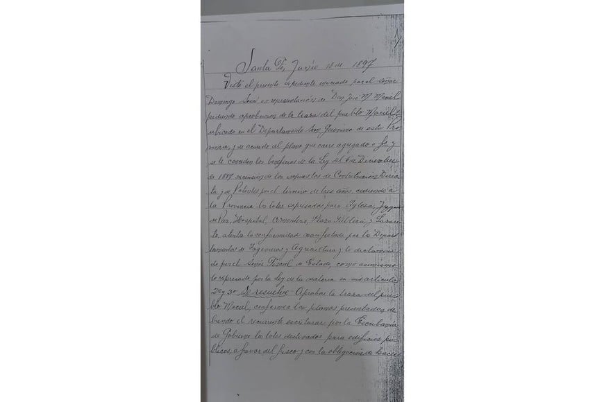 Acta que el gobernador Luciano Leiva envía para aprobar la urbanización de Maciel el 18 de junio de 1897.