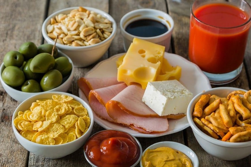 El sodio esta presente en muchos alimentos procesados.