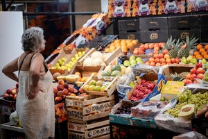 A costumer buys produce at a greengrocer's shop, as Argentines are increasingly feeling the impact of one of the world's highest inflation rates, with annual price rises nearing 100%, straining people's budgets as the cost of food, gas and services far outstrips salaries, in Buenos Aires, Argentina February 14, 2023. REUTERS/Mariana Nedelcu