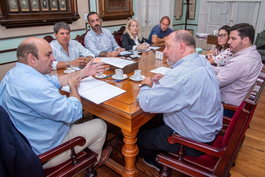 De la reunión también participaron la diputada provincial, Jimena Senn y los concejales María del Rosario Galleano, Mariano Puig, Guillermo Bonvín y Cristian Cammisi.