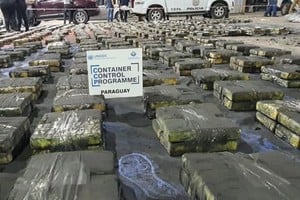 Se incautaron más de 500 kg de drogas cerca del Lago Itaipú, en Alto Paraná cerca de la frontera con Brasil.