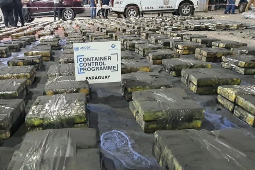 Se incautaron más de 500 kg de drogas cerca del Lago Itaipú, en Alto Paraná cerca de la frontera con Brasil.