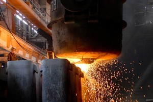 Acindar decidió frenar la producción de acero durante un mes ante el derrumbe de ventas.
