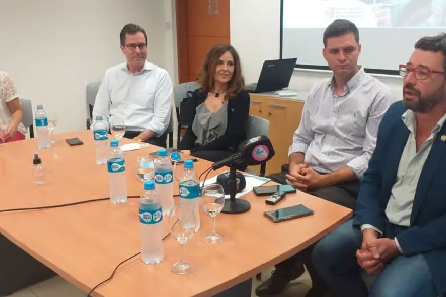 Presentación del proyecto con autoridades de Es Vicis, el Centro Regional y comunas. Foto: Gentileza