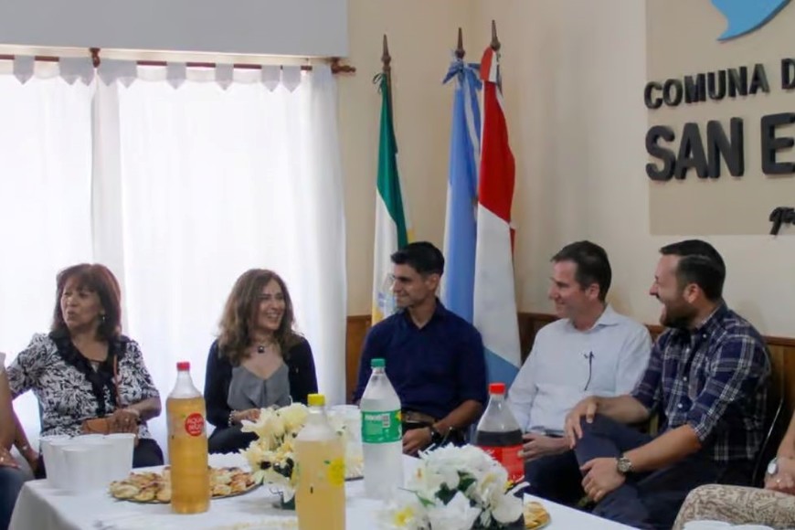 La co-fundadora y directora ejecutiva de Es Vicis, Cintia Jaime, en una de sus visitas a San Eduardo. Foto: Gentileza