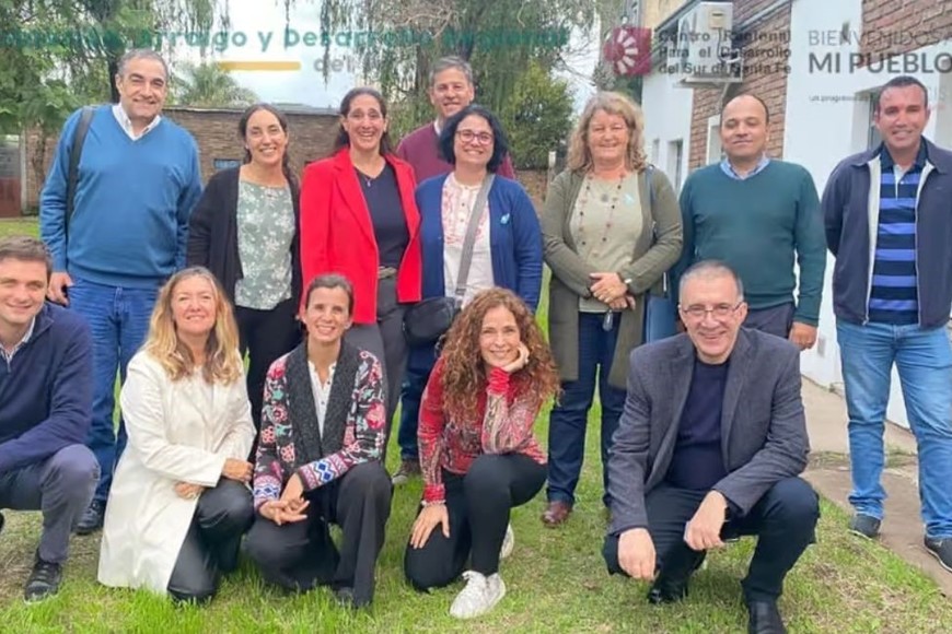 Integrantes del Centro Regional y Fundación Es Vicis, junto a parte del equipo contratado para el proyecto. Foto: Gentileza