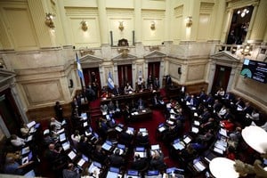 El Senado rechazó este jueves el DNU 70/2023 de Javier Milei que dependerá ahora de lo que decida la Cámara de Diputados. Foto: REUTERS.