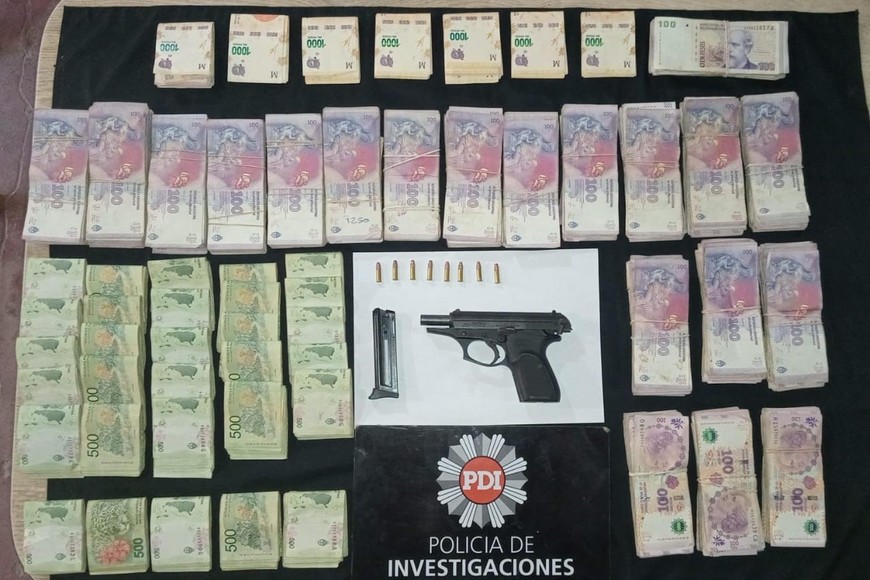 En el lugar se secuestró un arma de fuego, municiones, cobre y dinero en efectivo.