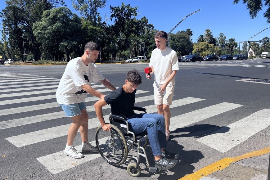 Todo Versus detendrá a personas que transitan por la vía pública, para proponerles diferentes desafíos.