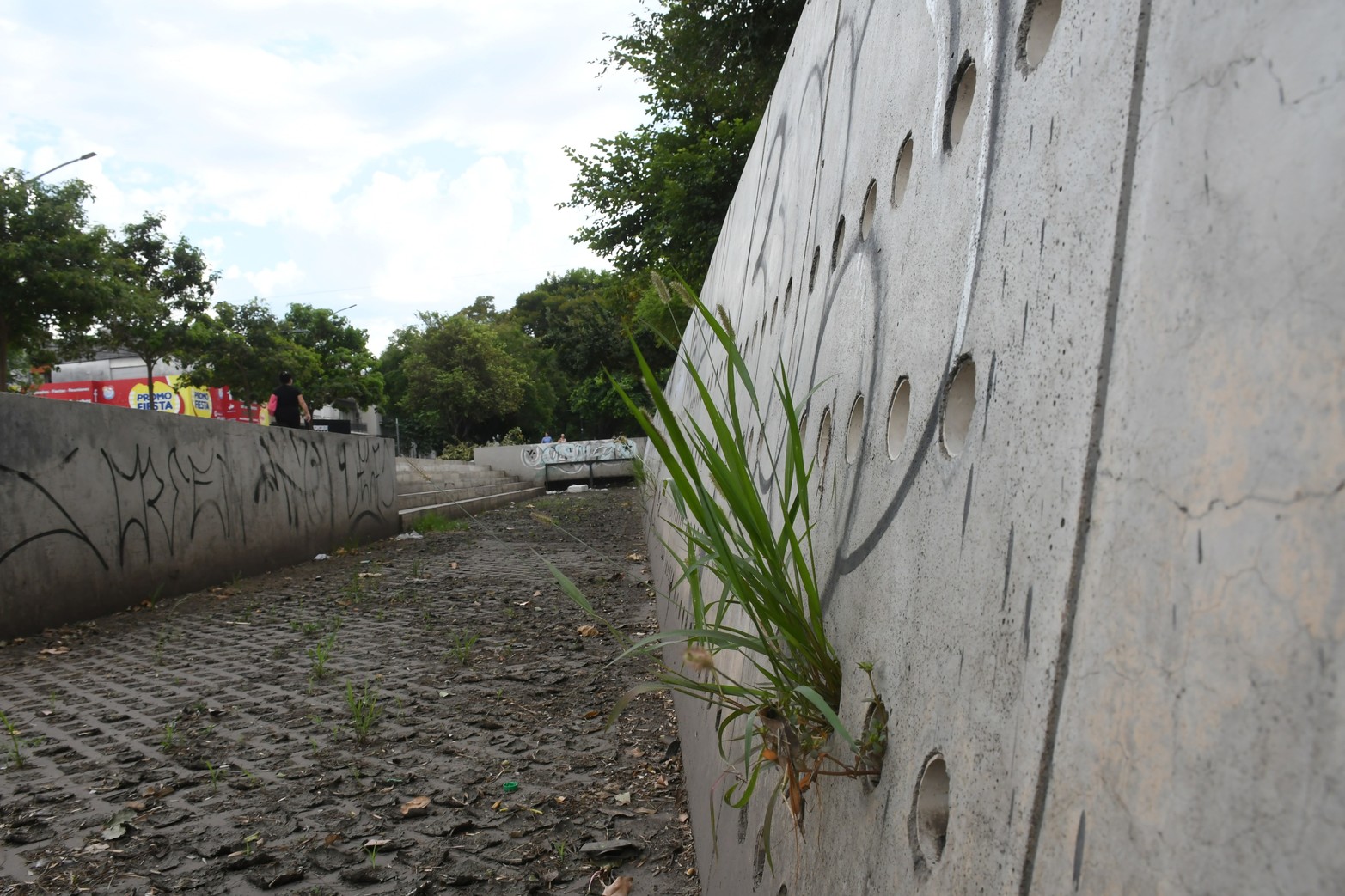 Retardador pluvial de Avenida Gdor Freyre y Catamarca