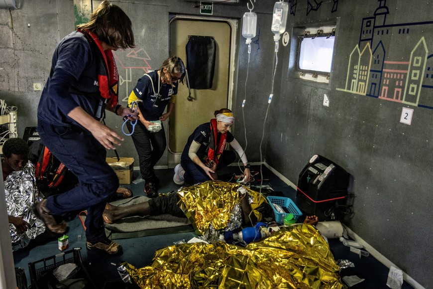 Migrants receive medical care onboard the rescue ship Ocean Viking run by NGO SOS Mediterranee in the central Mediterranean Sea, March 13, 2024. Johanna De Tessieres/Sos Mediterranee/Handout via REUTERS ATTENTION EDITORS THIS IMAGE HAS BEEN SUPPLIED BY A THIRD PARTY. NO RESALES. NO ARCHIVES.