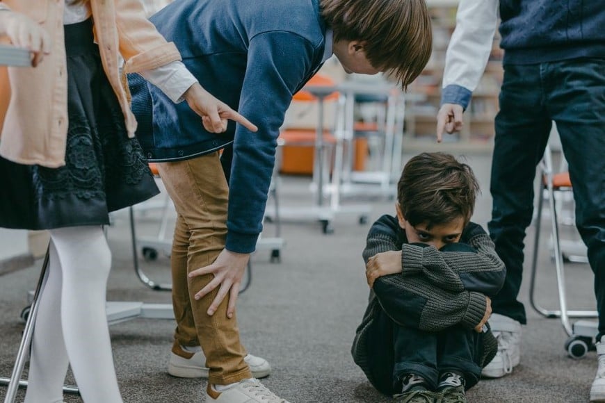 El bullying es una agresión persistente y dirigida hacia uno o varios compañeros.