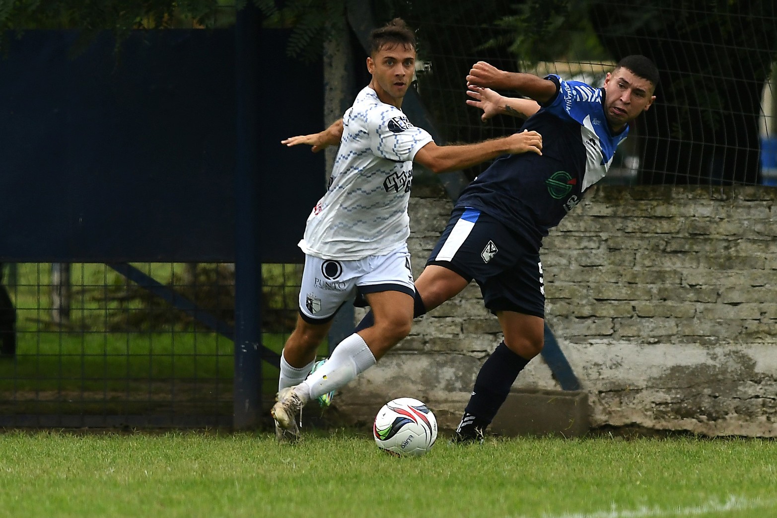 La Salle recibió a Nobleza por una nueva fecha de la liga santafesina de fútbol.