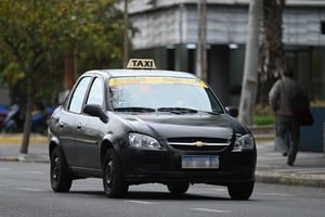 “¡¡Arregle las calles!!” le pide un taxista al Intendente.