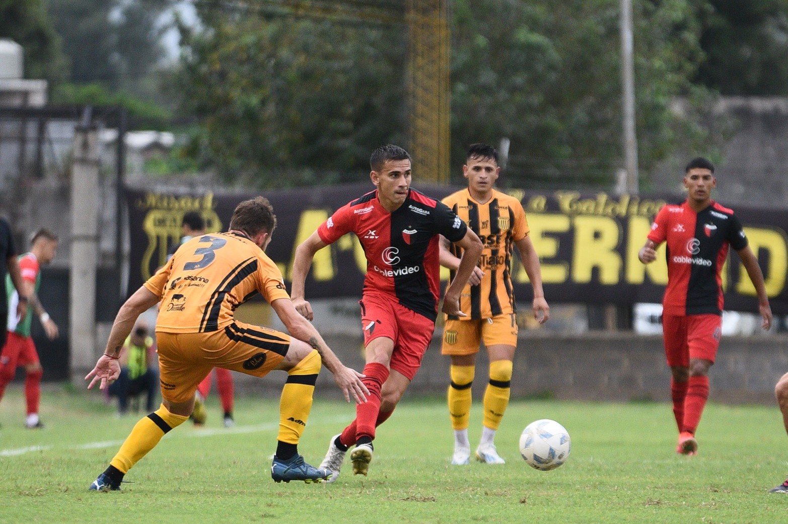 Colón no aprovechó la ventaja y empató con Mitre en Santiago del Estero.