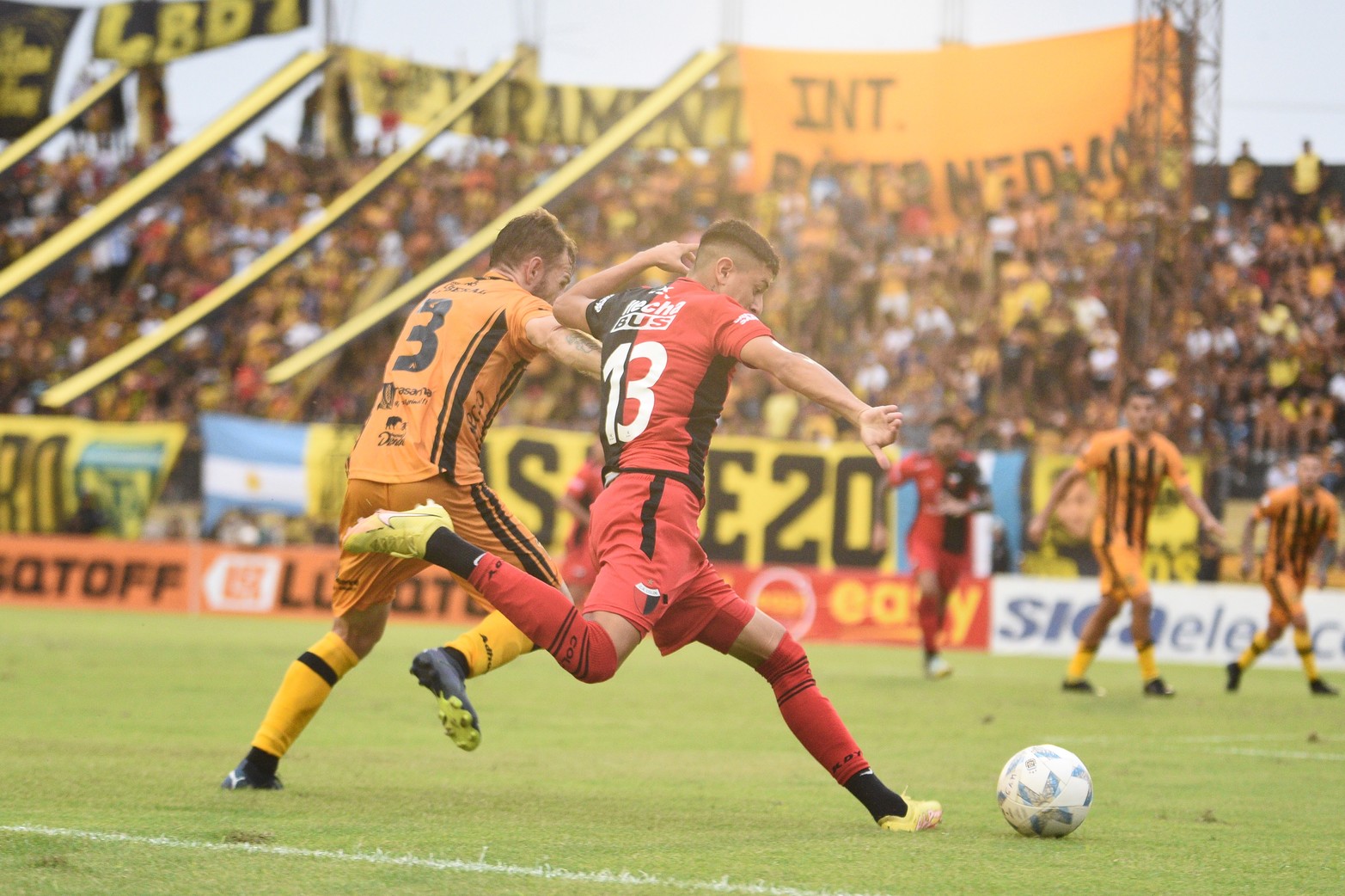 Colón no aprovechó la ventaja y empató con Mitre en Santiago del Estero.