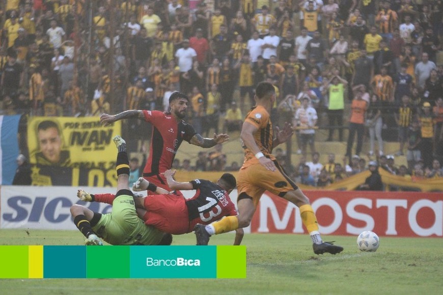 Galería Bica: Mitre vs. Colón