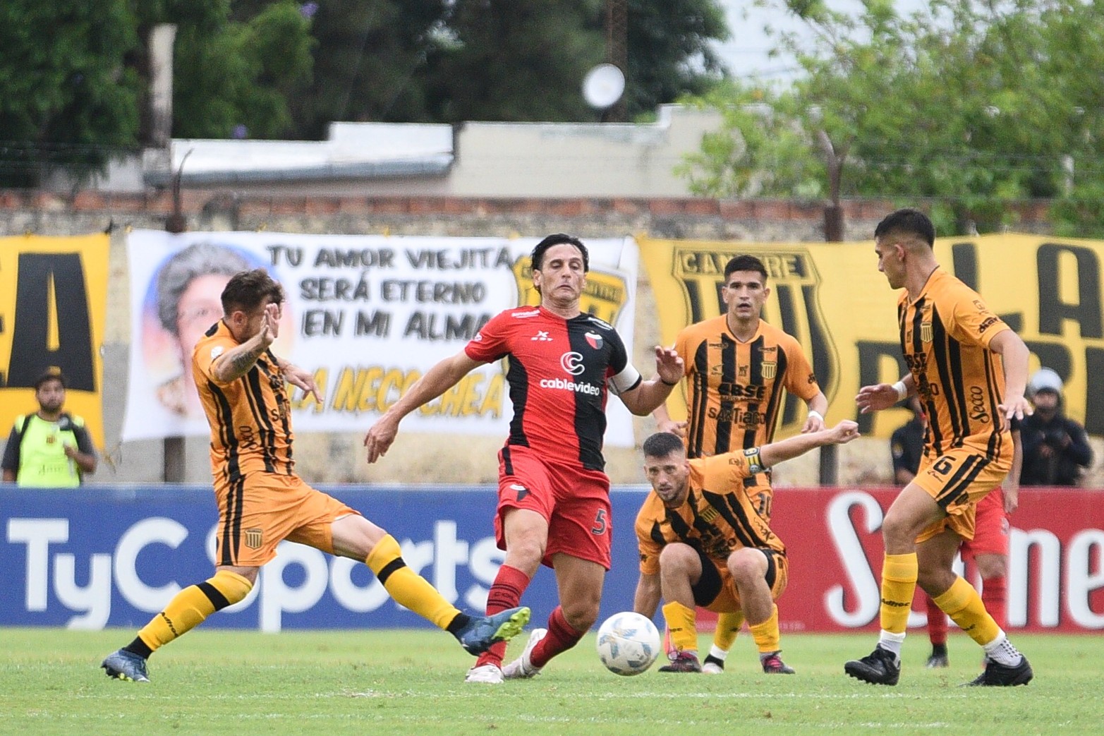 Colón no aprovechó la ventaja y empató con Mitre en Santiago del Estero.
