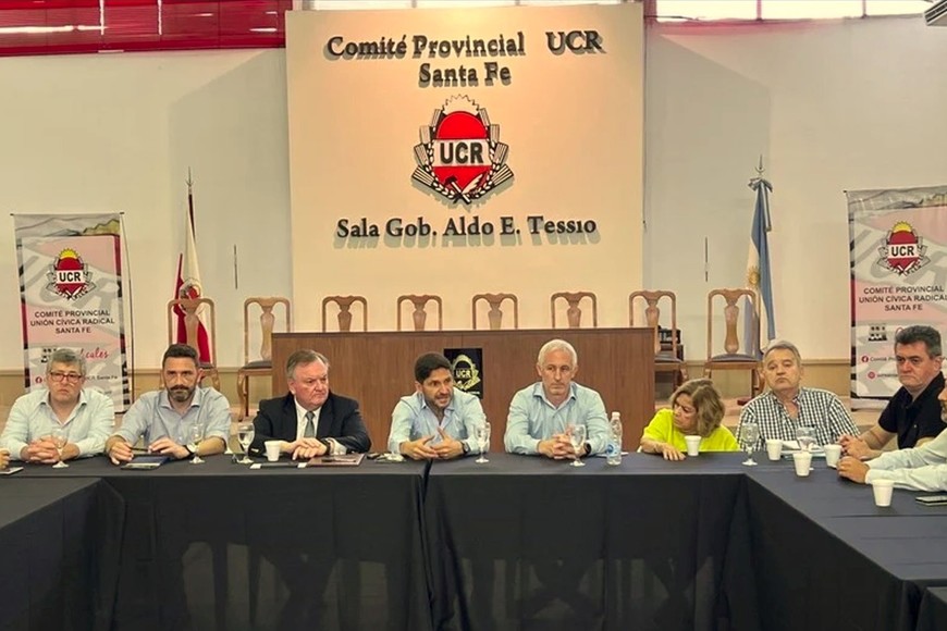 Días antes de la jura de Pullaro como gobernador, en la sede radical, el último plenario de Unidos.