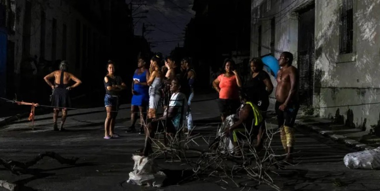 Video: protestas en Cuba por apagones eléctricos y escasez de "comida corriente"