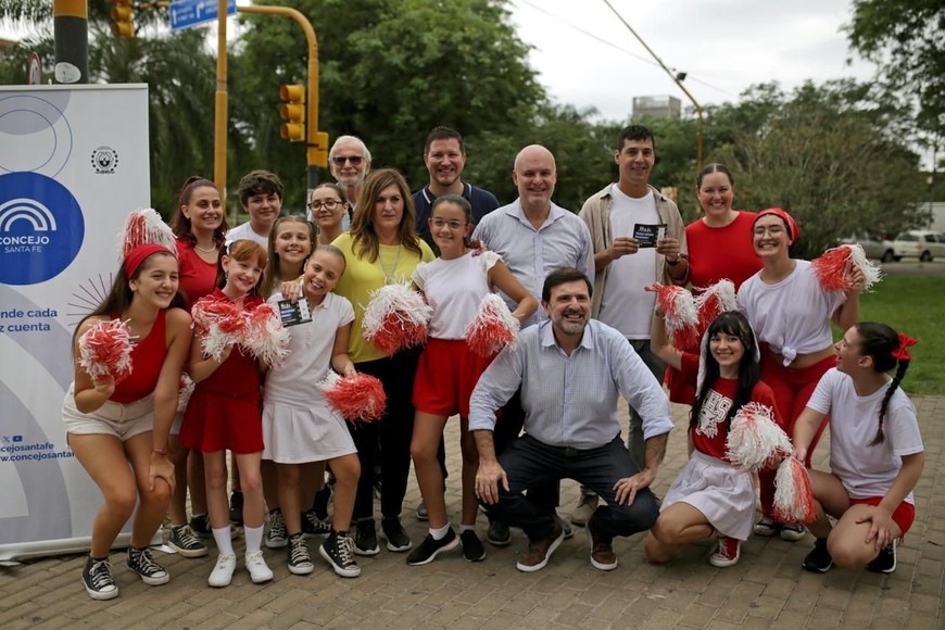 Los concejales que participaron de la actividad junto con el Defensor del Pueblo, Jorge Henn.