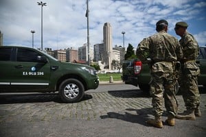 El Ejército Argentino fue la fuerza más afectada, con más de 10.000 bajas de soldados voluntarios. 
