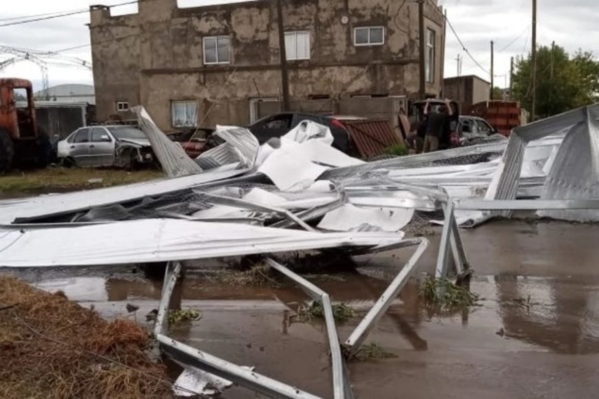 Voladuras de techo en 9 de Julio tras la "supercelda".