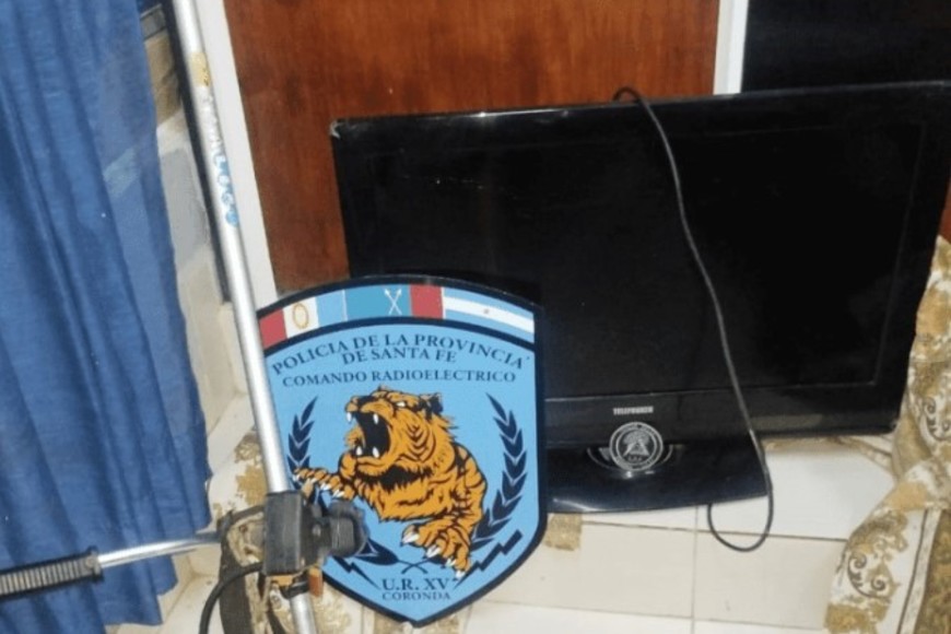 En el primer secuestro, las fuerzas de seguridad recuperaron un televisor y una motoguadaña. Fotos: Unidad Regional XV.