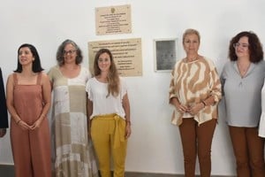 “Nuevamente somos pioneros en el sentido de poder culminar una obra, utilizando materiales alternativos, un método constructivo muy poco común en la zona y que nos permitió darlo a conocer. Pero más importante aún que se pudo hacer sumando herramientas para el cuidado del medio ambiente, generando mejores condiciones para docentes, personal no docente y alumnos”, aclaró Primo.
Foto: Gentileza Micaela Ordinas