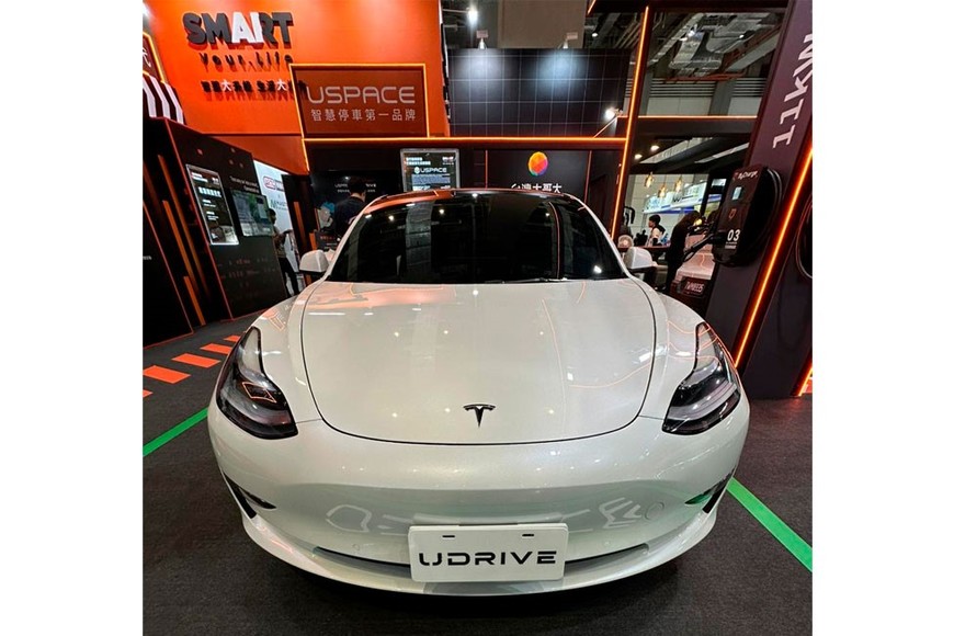 Un modelo de Tesla, la marca se caracteriza por autos de última generación. Foto: Gonzalo Zentner