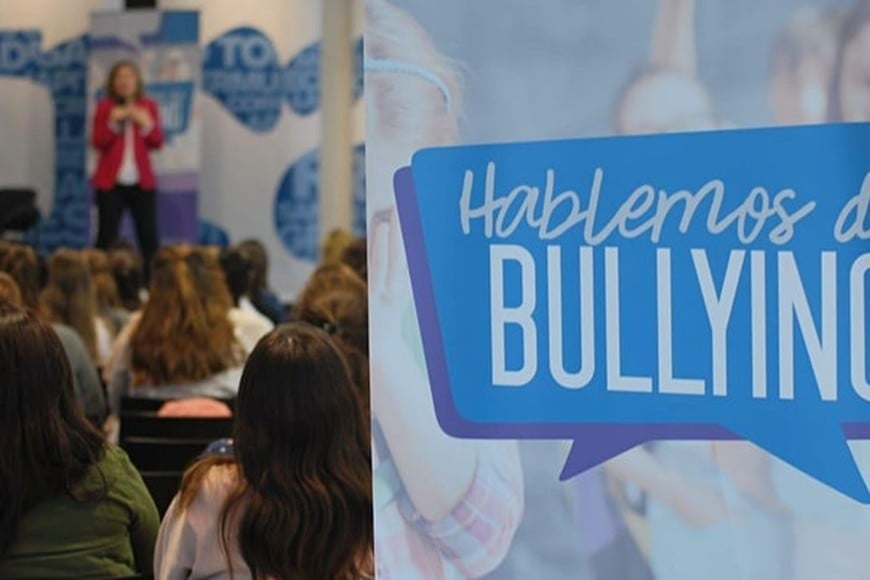 Constantemente leemos, vemos, escuchamos que el bullyng/ciberbullyng encuentran indefensos a menores de edad, adolescentes y jóvenes.