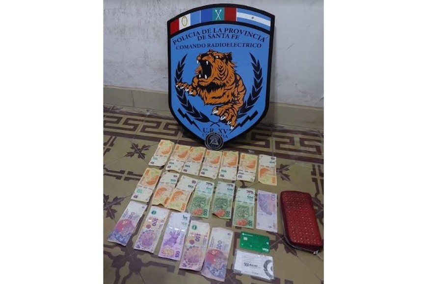 La policía recuperó el monedero y el dinero que contenía con algunos otros elementos. Fotos: Unidad Regional XV.