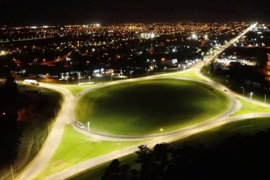 Optimización de los recursos. Las luces led en toda la ciudad le dieron un cambio total a la nocturnidad.