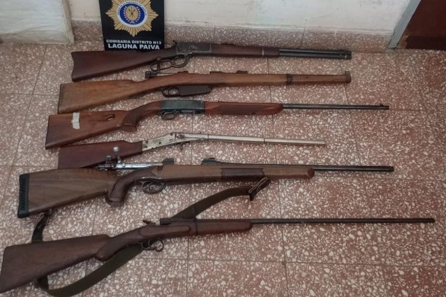 Parte del armamento que fue secuestrado. Crédito: El Litoral.
