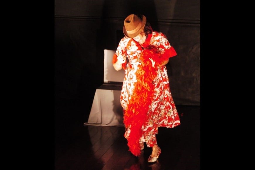 Ana Woolf en su unipersonal "Semillas de memoria".